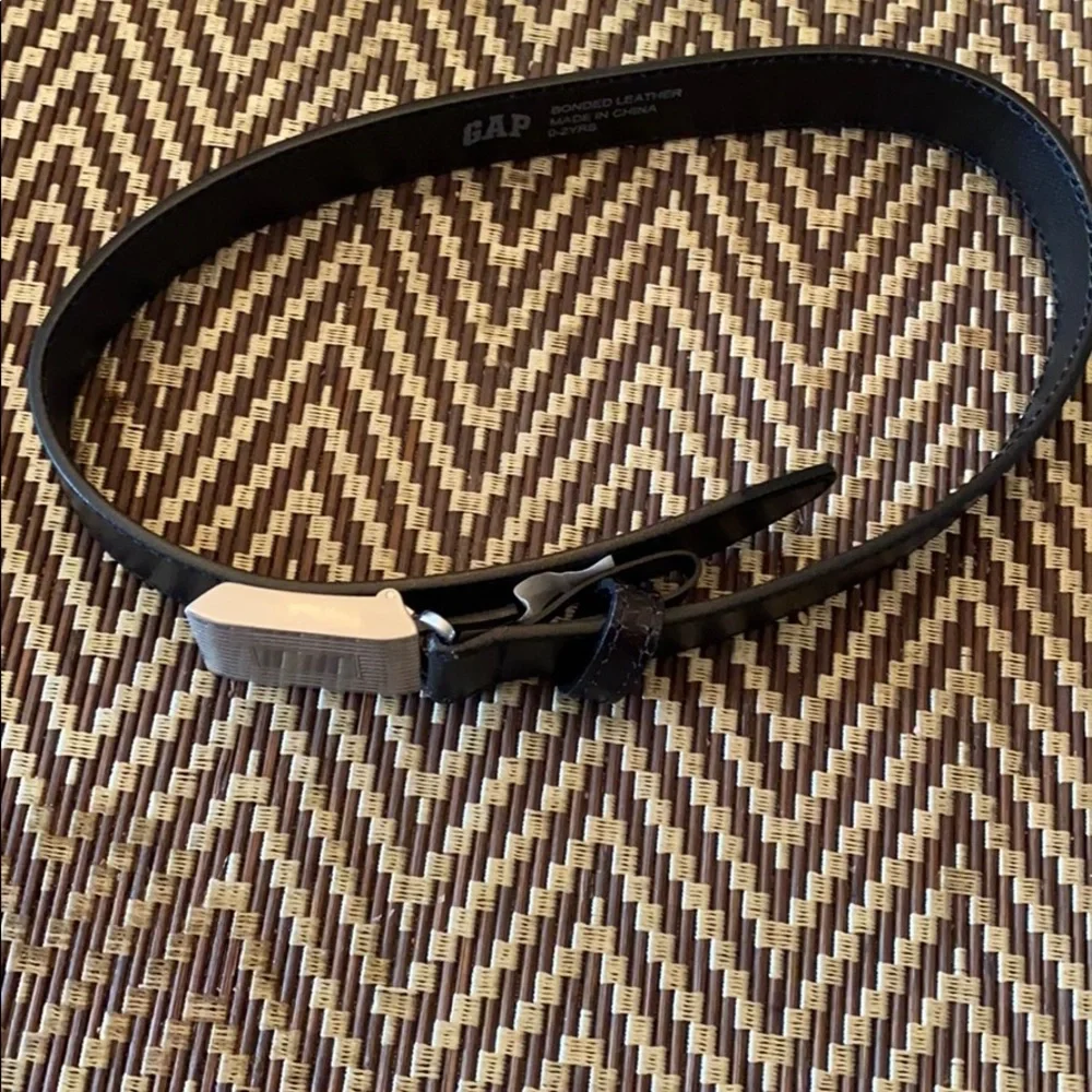 Gap belt bonded leather size 0-2 years used a few